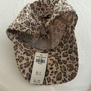 Hollister animal print hat🐆